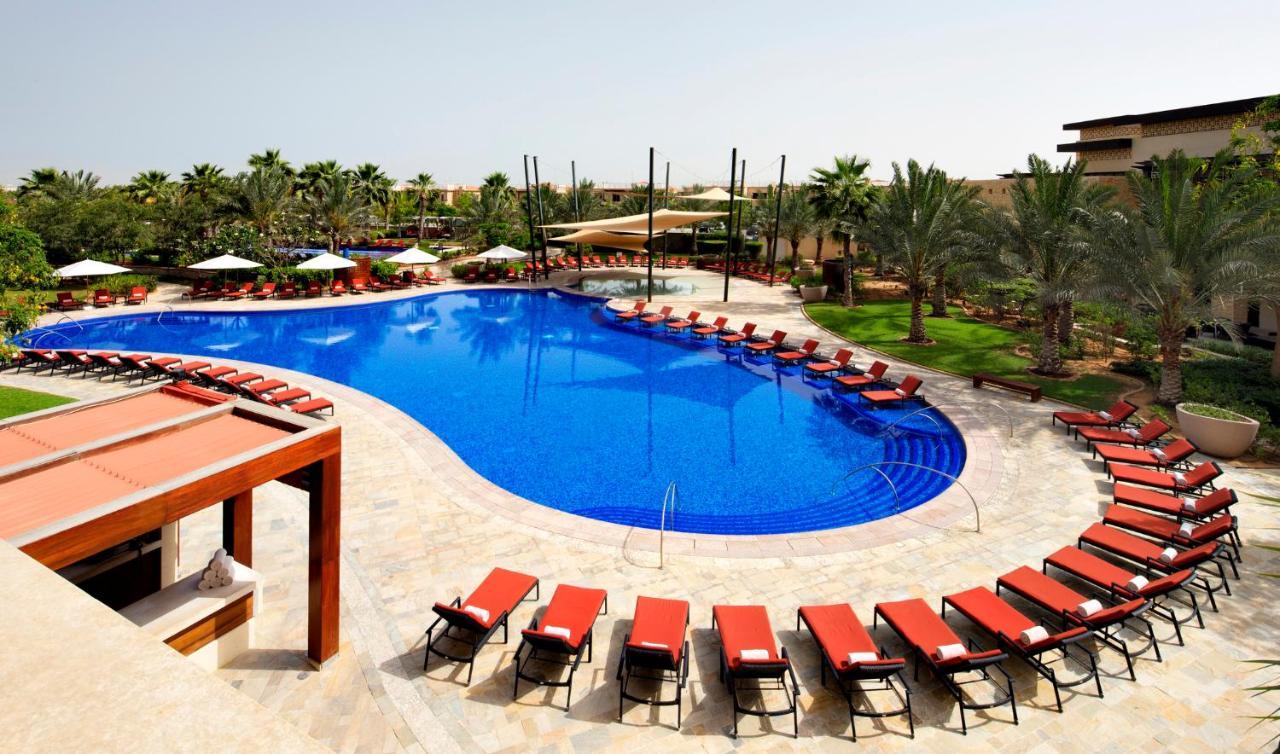 Vogo Abu Dhabi Golf Resort & Spa Formerly The Westin Abu Dhabi Golf Resort & Spa Eksteriør bilde The swimming pool at the resort