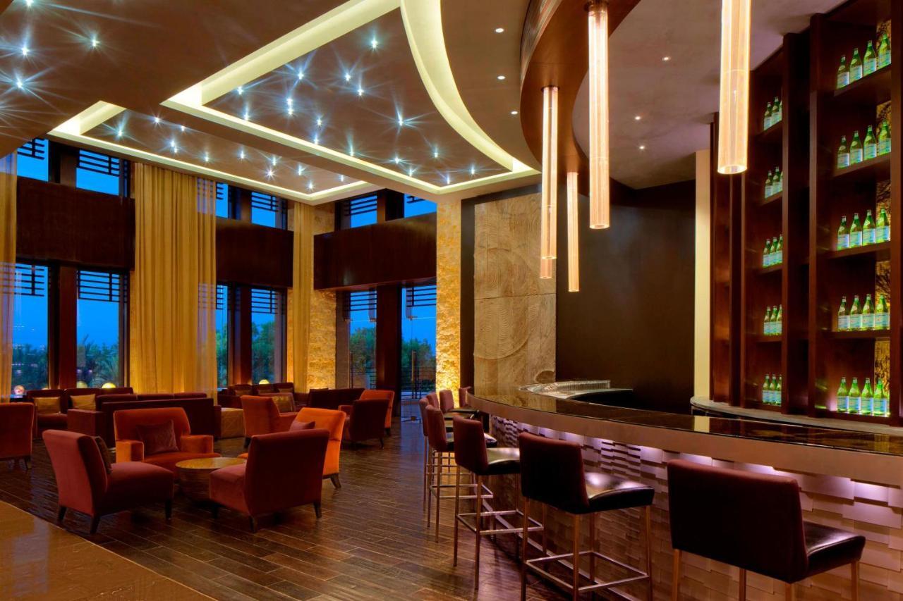 Vogo Abu Dhabi Golf Resort & Spa Formerly The Westin Abu Dhabi Golf Resort & Spa Eksteriør bilde The bar at the Westin